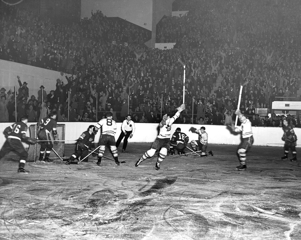 Photo of the Toronto Maple Leafs in the Stanley Cup Finals in 1942.